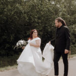 Hochzeitsfotos, Hochzeitspaar, Hochzeitskleid, Trauredner, Trauung, barfuß, Sandalen, Hochzeit, Heiraten, Leipzig